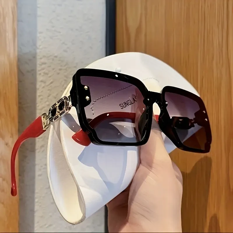 1 Pair of Stylish Women'S Oversized Gradient Glasses - Designer Plastic Frame, Large Square Shield Style, Sparkling Accents